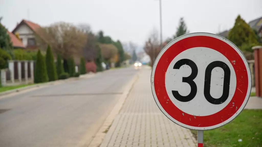 Νέος ΚΟΚ: Ξεπέρασες το όριο ταχύτητας – Αυτό είναι το πρόστιμο