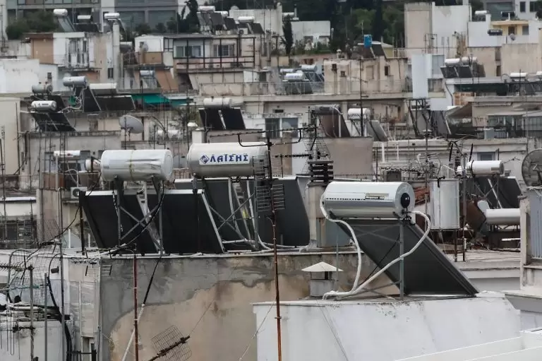 Το μεγάλο φιάσκο του «Αλλάζω θερμοσίφωνα»: Πληρώσαμε 80% πιο ακριβά τους ηλιακούς – Νέες αποκαλύψεις