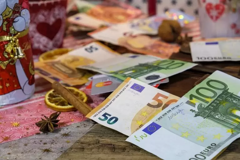 Δώρο Χριστουγέννων 2023: Γρήγορος υπολογισμός σε μικτά και καθαρά – Πότε μπαίνει
