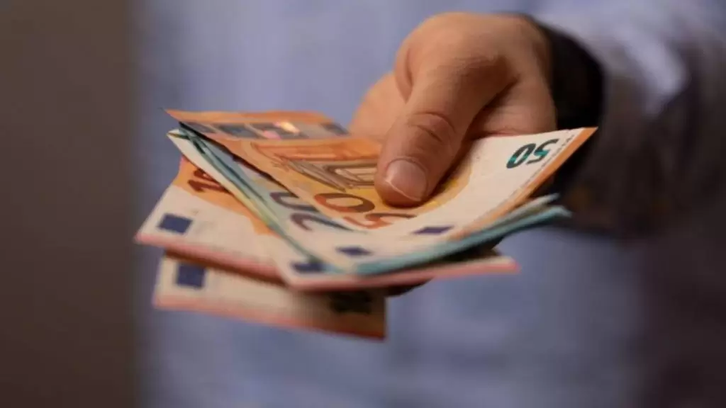 Επιταγή ακρίβειας 2023: Ποιοι θα πάρουν τα 200 ευρώ και πότε