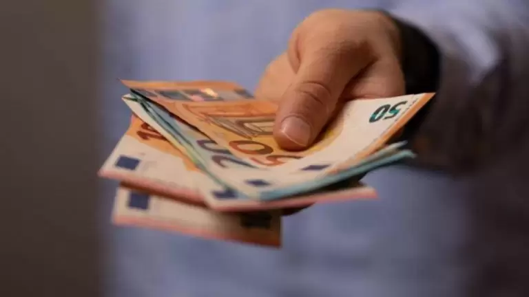 Επιταγή ακρίβειας 2023: Ποιοι θα πάρουν τα 200 ευρώ και πότε