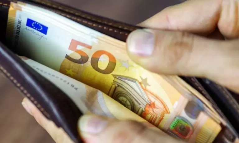 Κατώτατος μισθός: Πότε θα πάει στα 820 ευρώ – Η ημερομηνία