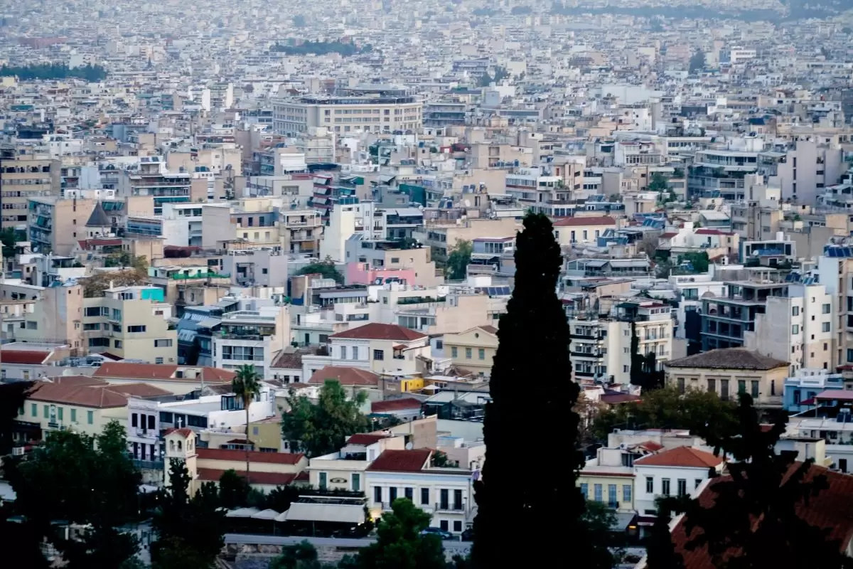 Ακίνητα: Εκπλήξεις και ευκαιρίες – Τι ισχύει για ενοίκια και αγορά