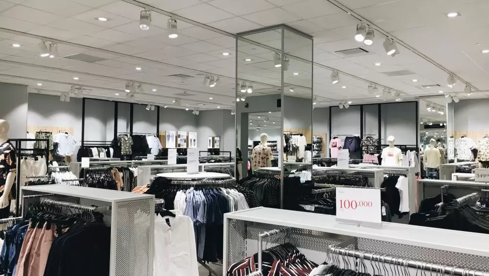 Αλυσίδα ρούχων κλείνει τα καταστήματά της στην Ελλάδα