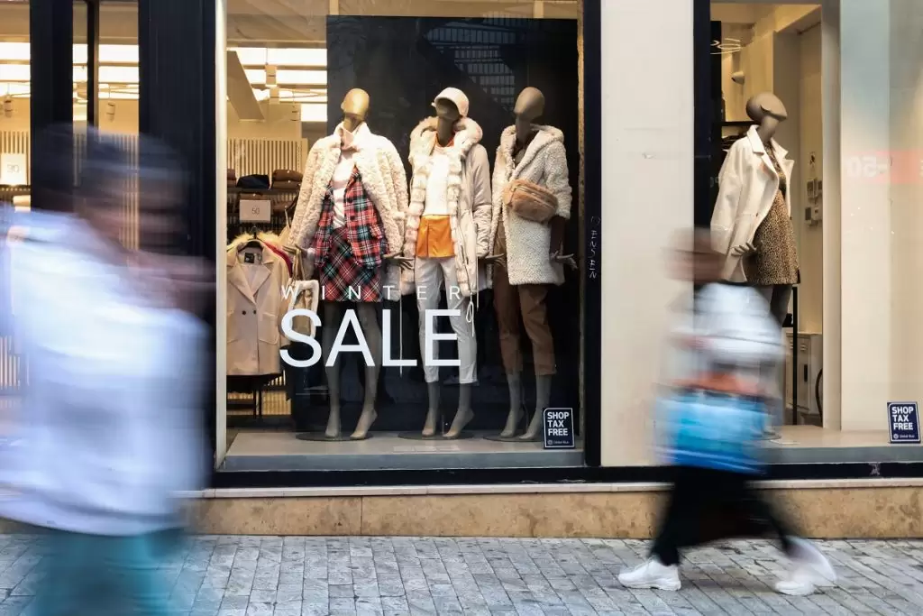 Άρχισαν νωρίτερα οι χειμερινές εκπτώσεις 2024 – Ποια Κυριακή θα είναι ανοιχτά τα μαγαζιά