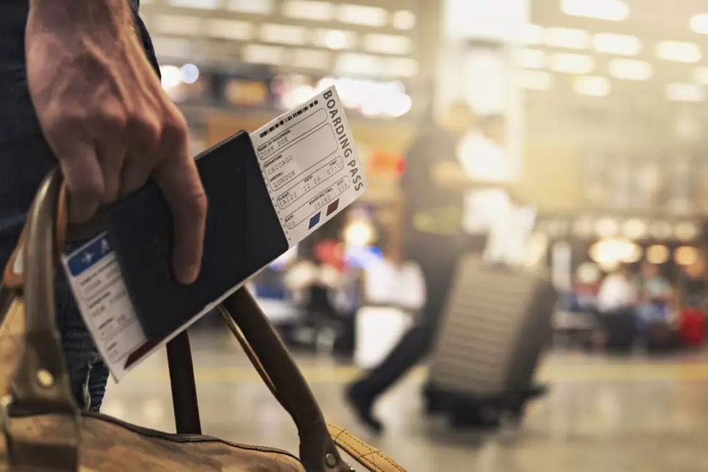 Αεροπορικά ταξίδια: Καλύτερα με το… τρένο – Πασίγνωστη εταιρεία εκτόξευσε τις τιμές