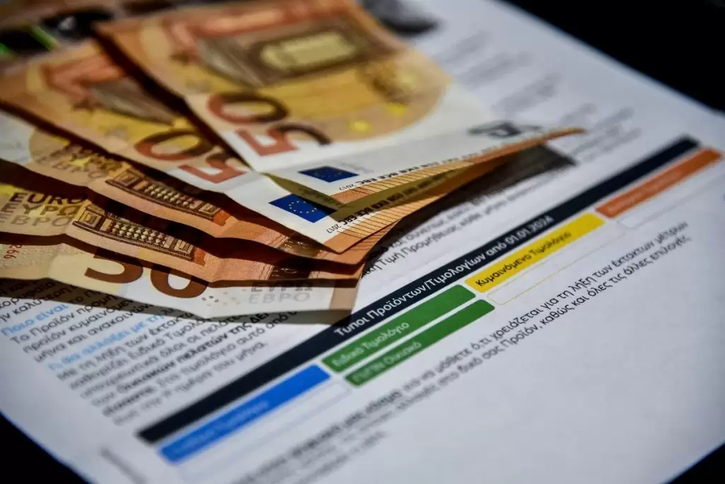 Δεν σωζόμαστε: Κρυφές αυξήσεις στους λογαριασμούς – Και όχι από το ρεύμα!