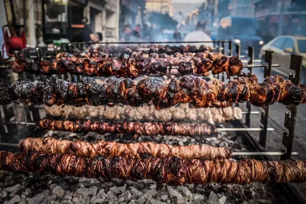 Είναι αργία η Τσικνοπέμπτη; Αυτό ισχύει τελικά για το 2024