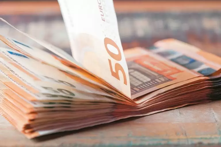Δώρο Πάσχα 2024: Πότε μπαίνουν τα λεφτά – Πόσα θα πάρετε φέτος