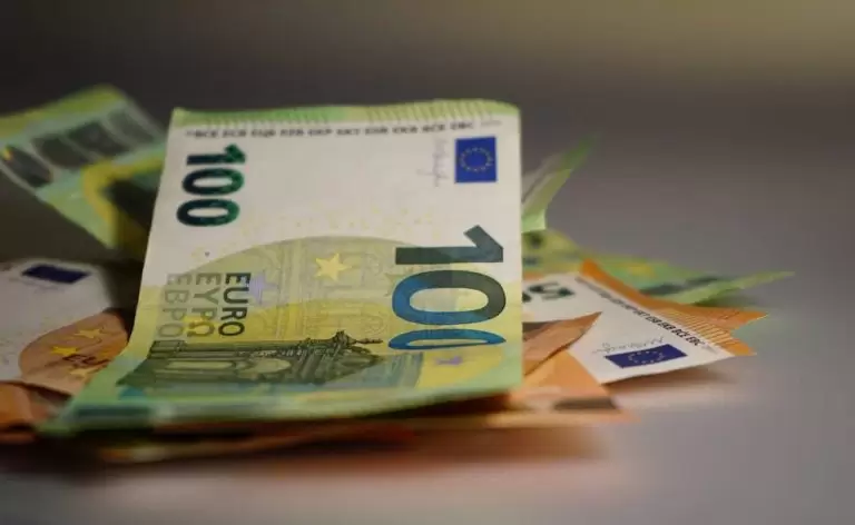 Νέο επίδομα: Ποιοι και πώς μπορούν να πάρουν 200 – 400 ευρώ