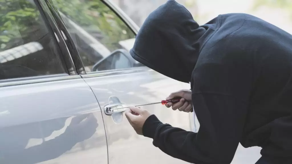 Κλοπές αυτοκινήτων: Προσοχή! Το «κόλπο» που κάνουν και τα αρπάζουν Σαββατοκύριακα