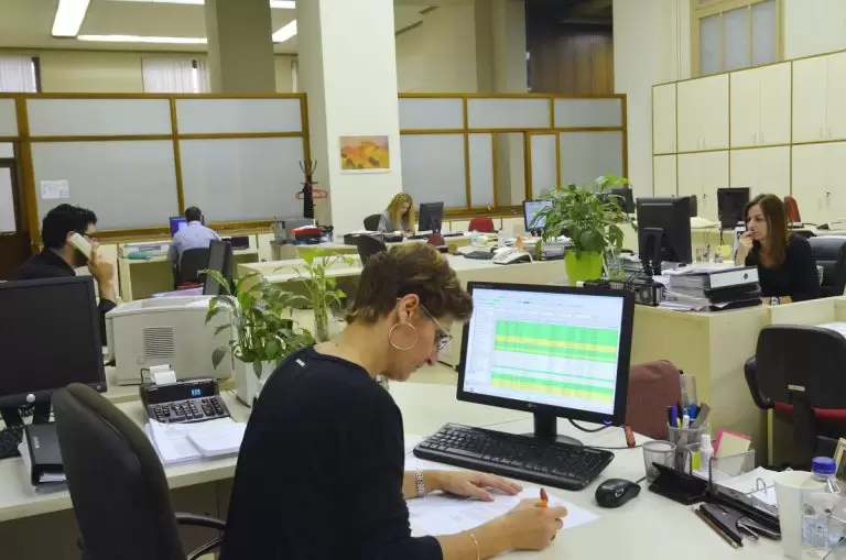 Δημόσιο: Τόσο θα είναι το μπόνους – Πώς θα μοιράζεται σε τμήμα και υπάλληλο που πέτυχαν τους στόχους