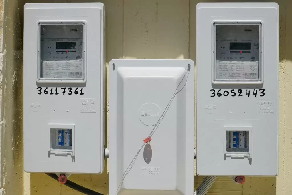 Νέο ωράριο με φθηνότερο ρεύμα: Τεράστια αλλαγή για πρώτη φορά – Ανατροπές και στα τιμολόγια