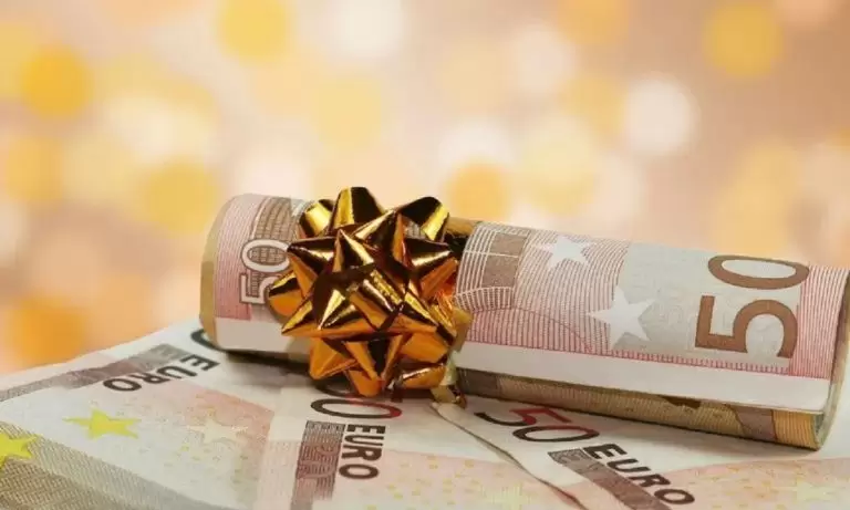 Έκτακτο Δώρο 2024: Ποιοι θα μοιραστούν 300 εκατ. ευρώ