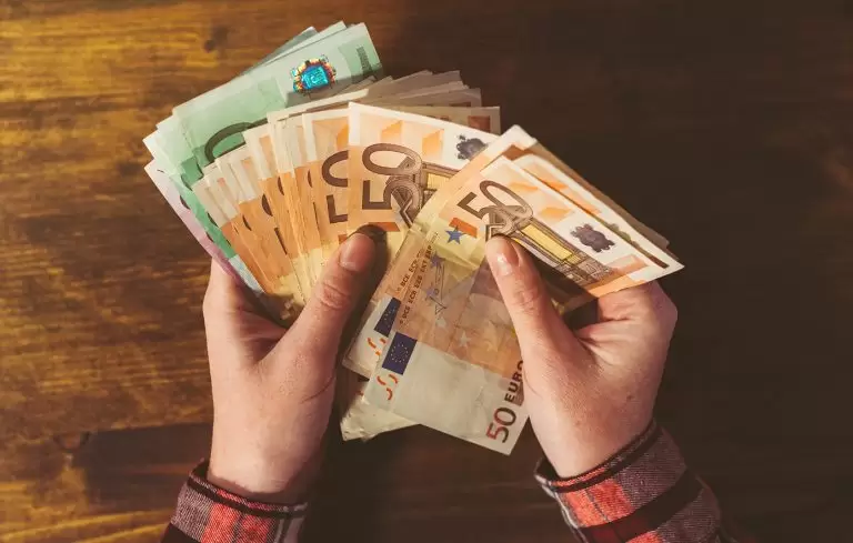 Μετρητά: Οριστικό τέλος! Μόνο έτσι θα γίνονται πλέον οι συναλλαγές