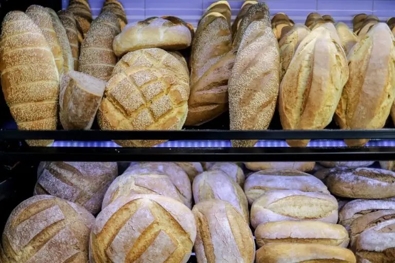 Ακρίβεια: Απελπιστικά στοιχεία για φρούτα και στο ψωμί
