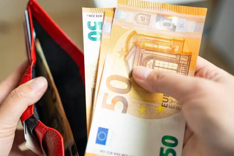 Αυξήσεις μισθών: Απίστευτο! Δύο μισθοί σε 30.000 υπαλλήλους Δημοσίου και ΟΤΑ