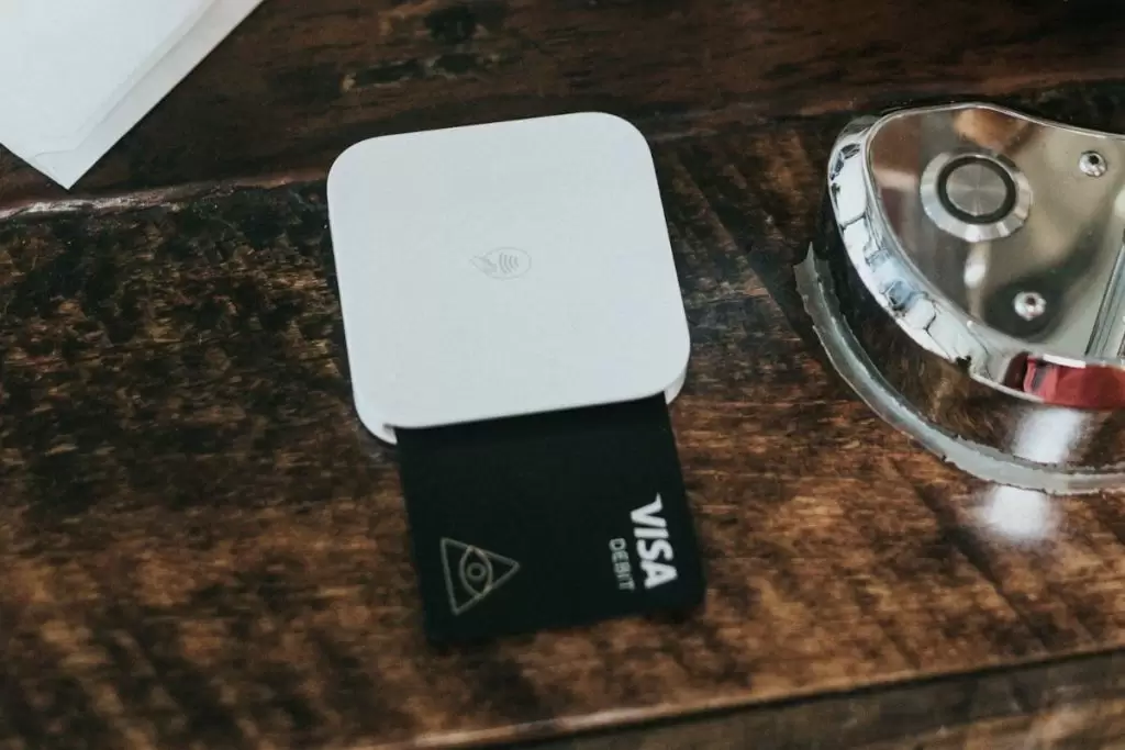 Σας αφορά: Δείτε τι θα συμβεί αν βάλετε σε ΑΤΜ την κάρτα Visa