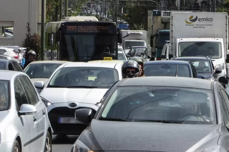 Αυτοκίνητο: Ο νέος ΚΟΚ δεν κάνει πλάκα – Τι απαγορεύεται να μεταφέρετε στο αμάξι