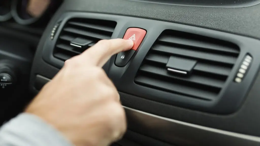 Αυτοκίνητο: Χρησιμοποιείς άσκοπα τα αλάρμ; Αυτό είναι το πρόστιμο