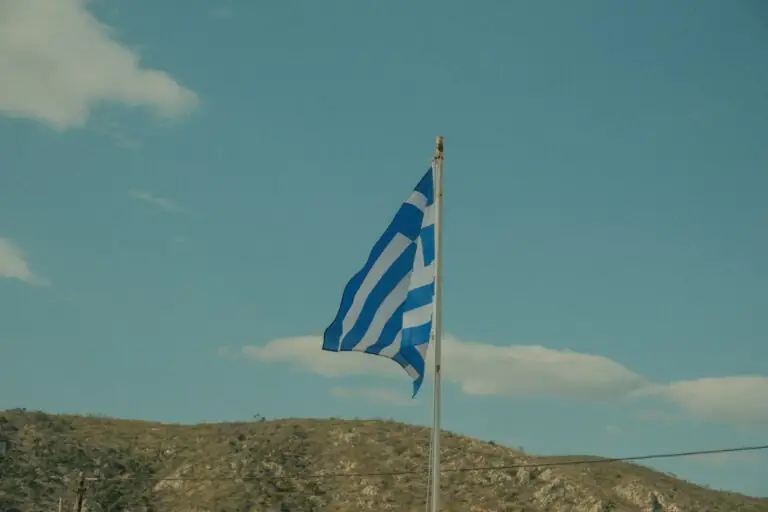 Τετραήμερο εθνικό πένθος στην Ελλάδα: Τι  είναι κλειστό – Τι ισχύει για σχολεία, μαγαζιά