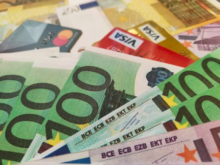Voucher 200 ευρώ για «ψώνια» για όλους χωρίς κανένα κριτήριο: Πώς θα το πάρετε