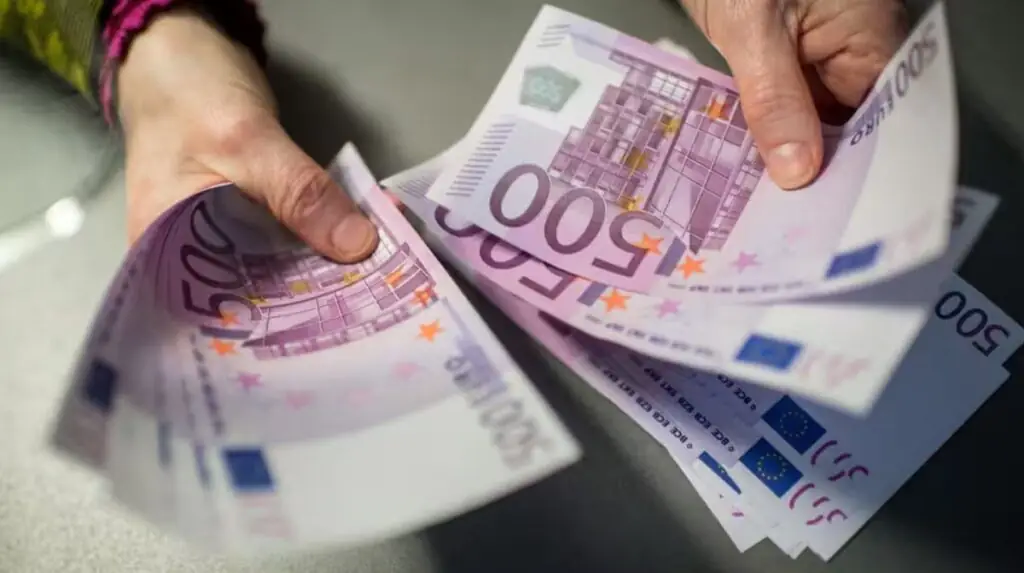 Μετρητά: Τι ισχύει με τα χαρτονομίσματα 500 ευρώ – Ανατροπή και προβληματισμός